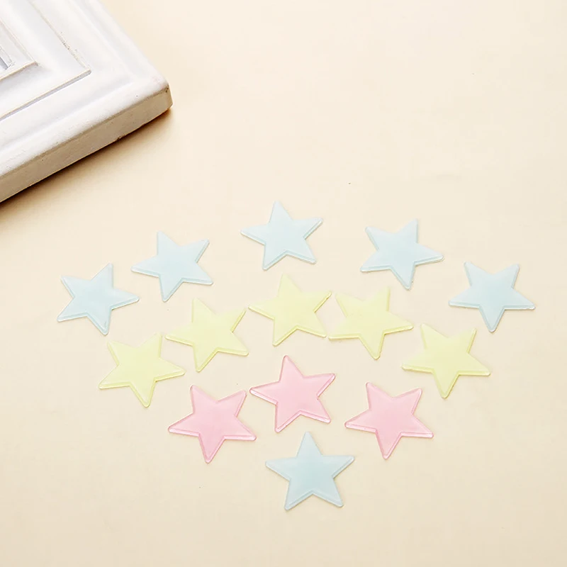 100Pcs Luminous Wall Stickers Glow In The Dark Stars Stickers For Kids Baby Rooms Colorful Fluorescent Home Room Decor Decals - immagine 4